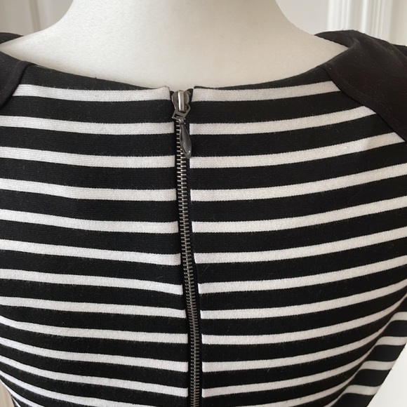 Laundry by Shelli Segal - Picture 3 of 4